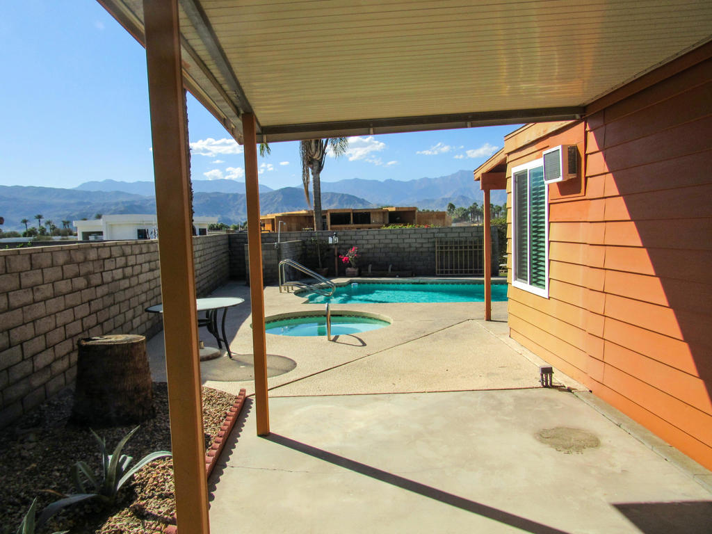 38401 Desert Greens Drive W