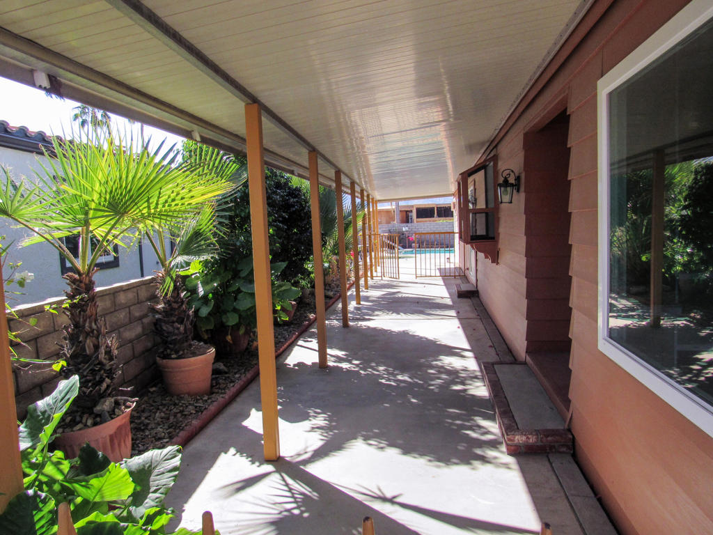 38401 Desert Greens Drive W