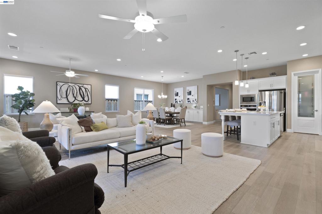7143 Lakehead Way