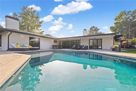 Photo of 1848 N Altadena Dr, Pasadena, CA 91107 (MLS # TR25279298)