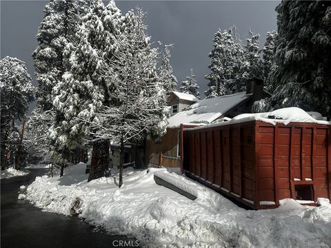 Photo of 705 Clubhouse Dr, Twin Peaks, CA 92391 (MLS # PW26069088)