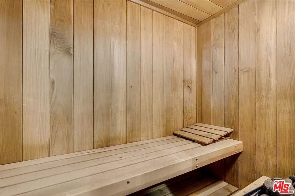 7218 Mulholland Drive