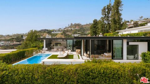 Photo of 1536 Blue Jay Way, Los Angeles, CA 90069 (MLS # 26672537)