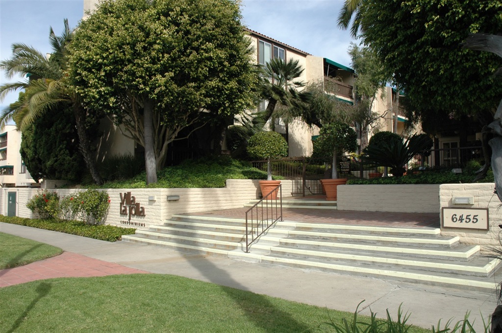 Quiet top floor end unit overlooking the rose garden. Beautifully renovated with new cabinetry, self-closing drawers, granite counters, stainless appliances, skylight in kitchen, plantation shutters, new sinks, toilet and tub. Off-white decor throughout. Security screen entry. Covered parking space #50. Two heated pools, two spas, two saunas, two clubhouses & small exercise room. Two blocks to sandy Windansea Beach. Bus stop in front of complex. Easy level stroll to Bird Rock shops & restaurants. Hot & cold water included. Tenant only pays electric and cable. Unit faces west, so is bright & sunny.The carport space is at the back of the complex, just off Electric Avenue. The carport space #50 is at the south end of Building #1. The storage locker space is #323. Neighborhoods: East WindNsea Complex Features: ,,,,,,, Sewer: Sewer Connected