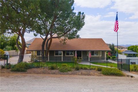 Photo of 30695 Triple Crown Rd, Homeland, CA 92548 (MLS # IG26092661)