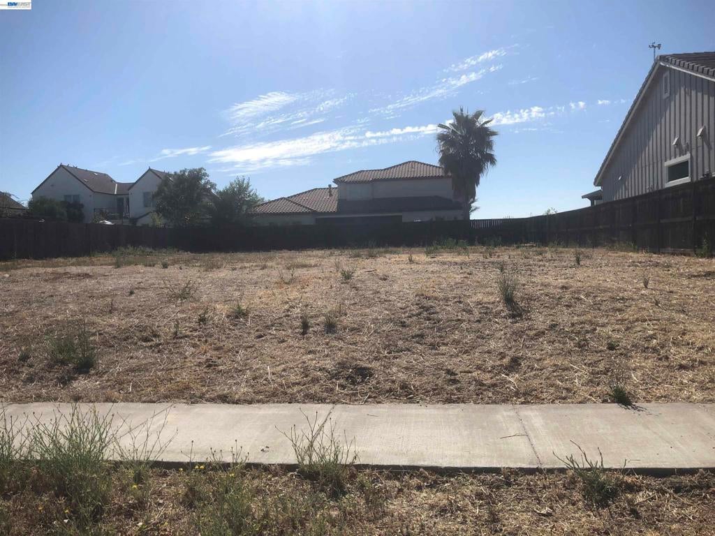 2252 Somerset Cir