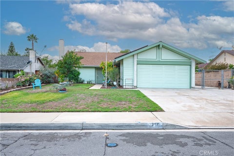 Photo of 256 N Driftwood AVE, Rialto, CA 92376 (MLS # CV26232658)