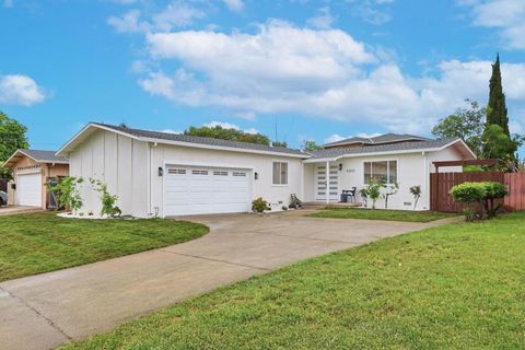 Photo of 43252 Lindenwood Street, Fremont, CA 94538 (MLS # ML82041229)