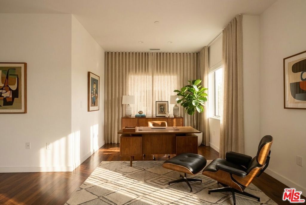 Photo of 928 N Croft Avenue #201, Los Angeles, CA 90069 (MLS # 26719143)