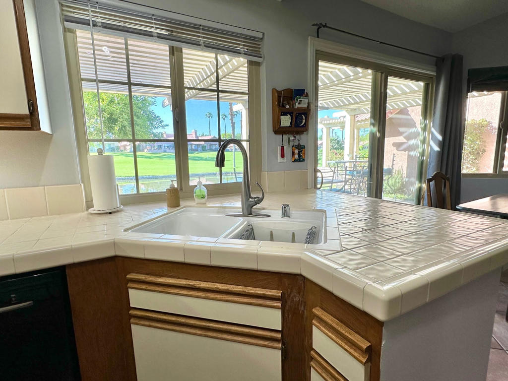 Oasis Country Club - Residential Lease