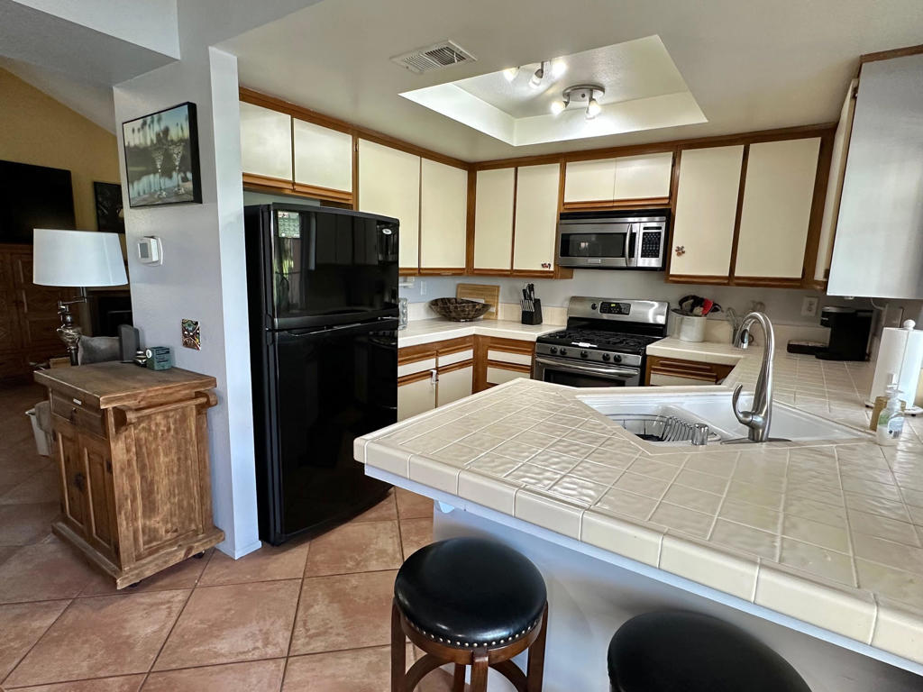 Oasis Country Club - Residential Lease