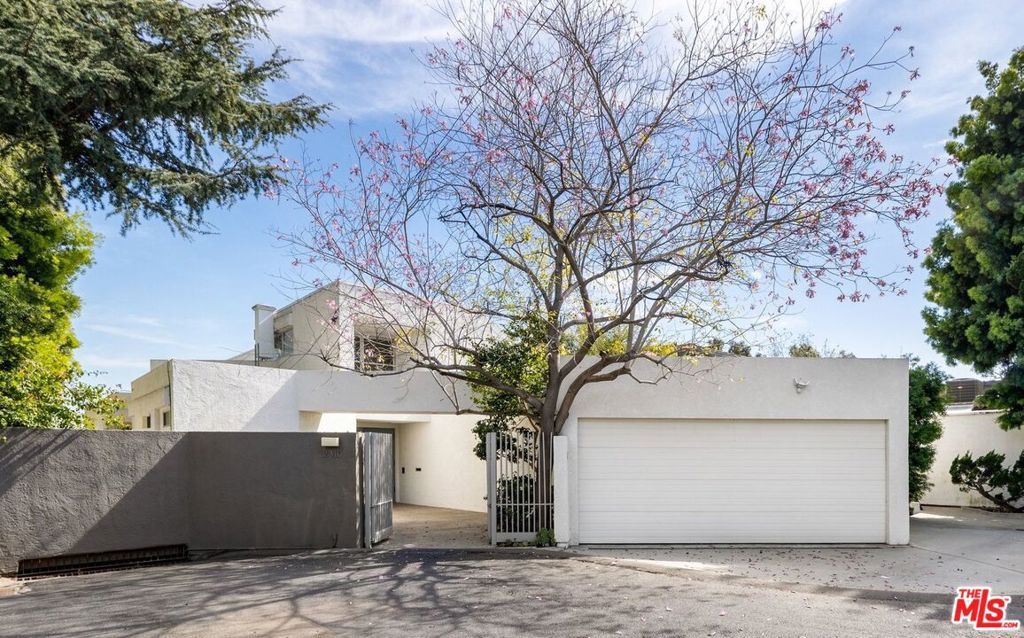 Photo of 12316 16th Helena Drive, Los Angeles, CA 90049 (MLS # 26645917)