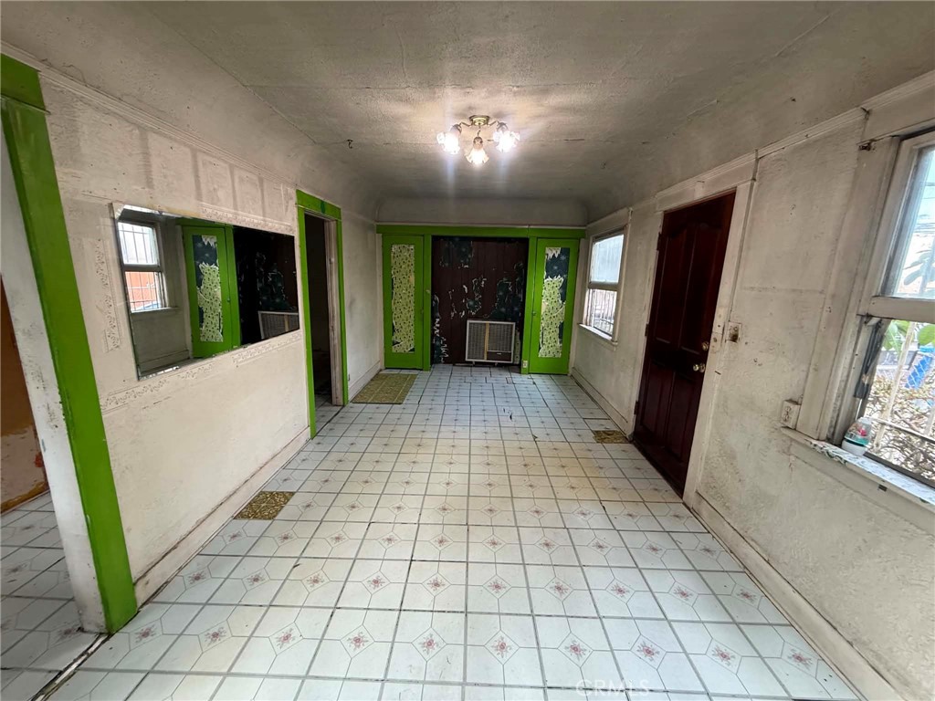 1911 Locust