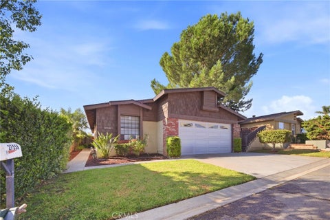 Photo of 27558 Jasper Way, Castaic, CA 91384 (MLS # SR26210151)