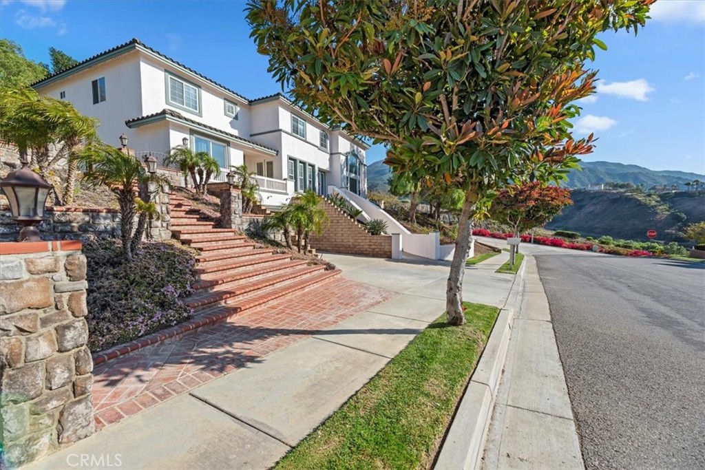 975 Manor Way