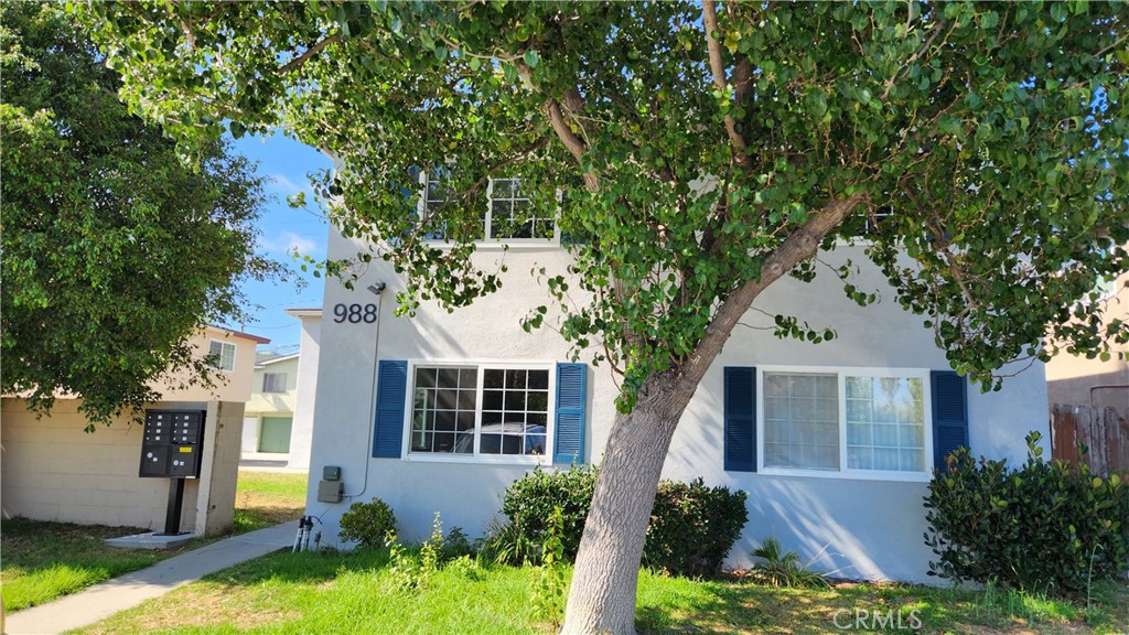 Pets allowed and walking distance to the Costa Mesa Bark Park. Amazing location close to everything. Brand New Renovation with inside laundry, stainless steel stacking washer dryer included. 2 assigned parking spaces (Tandem). Stainless Steel appliances included: stove, microwave, dishwasher, refrigerator. Ductless Minsplit for heat and AC. Quiet neighborhood (except 4th of July and New Year's Eve!). Separately metered Gas and Electric. Recessed lighting, lots of electrical outlets (every ~10').
Walking distance to Costa Mesa Bark Park adjacent to Tewinkle park with ponds, tennis, skate park, ducks and squirrels. The park is adjacent to the fairgrounds who offer discount fair tickets each year to residents. Farmers market on Thursdays. Easy shopping within a mile: Sprouts, Stater Brothers. Avoid the 55 and take surface streets to Mothers' Trader Joe's and Triangle Square. South Coast Plaza is less than 2 miles away. Easy access to 405, 55 and 73 freeways. 10 minutes to John Wayne Airport (SNA).Lots of little shops nearby including my favorite auto repair place. There are 3 streets of 4plexes adjacent to about 850 homes that are $1.5MM - $2MM in price. Great neighborhood. My wife feels safe walking the dog everywhere in the neighborhood. Property manager/listing agent lives next door.
NOTE: Landscaping is not finished. Exterior upgrades planned in the next 6-12 months including fencing, gates, sidewalk and 2 ADUs. There will be no public access to the property when completed. Street parking is generally not a problem before about 5 or 6 pm. RUBS allocation is $65. Pets increase deposit and rent by $50. Rent already includes $100/mo credit for using ACH. Building an ADU in the courtyard so there will be some noise during construction.