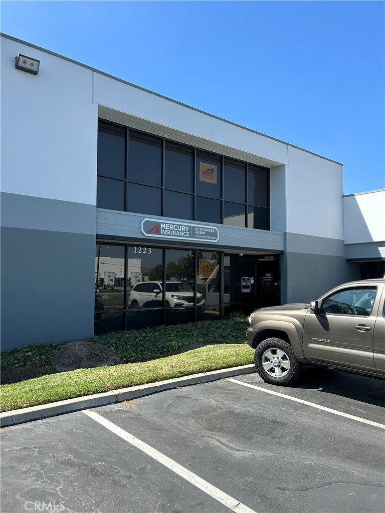 1223 N Tustin