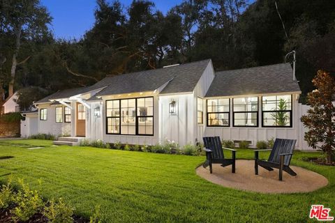 Photo of 1831 Benedict Canyon Drive, Beverly Hills, CA 90210 (MLS # 25575027)