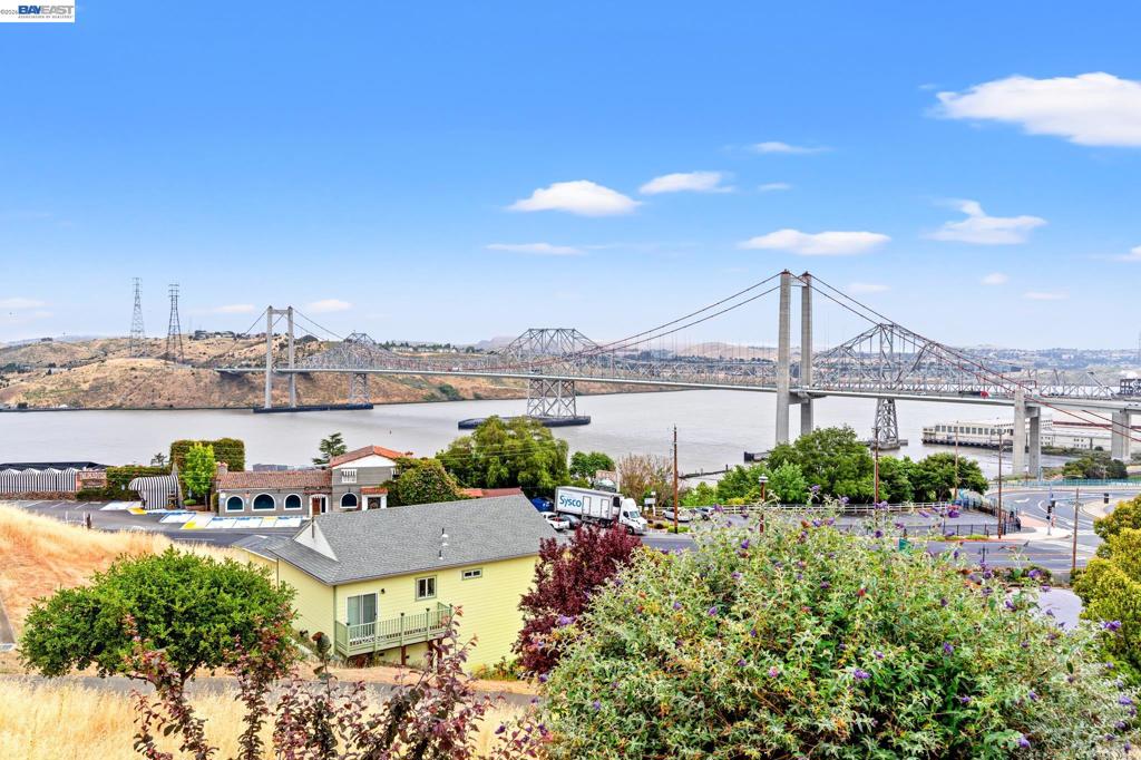 104 Bridgeview Ct Ct, Crockett CA 94525
