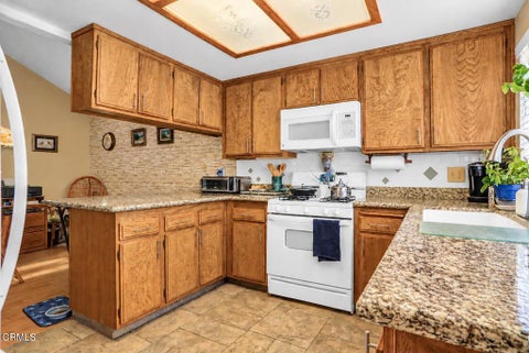 Tiny photo for 723 Nandina Place, Oxnard, CA 93036 (MLS # V1-38927)