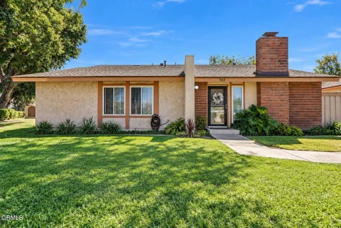 723 Nandina Place, Oxnard, CA 93036 - MLS#: V1-38927