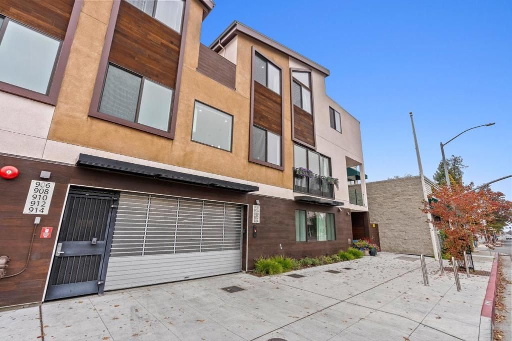 Photo of 924 Woodside Road, Redwood City, CA 94061 (MLS # ML82030986)