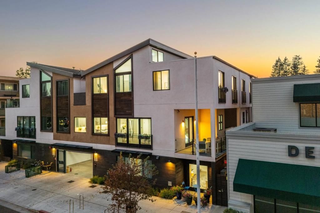 Photo of 924 Woodside Road, Redwood City, CA 94061 (MLS # ML82030986)