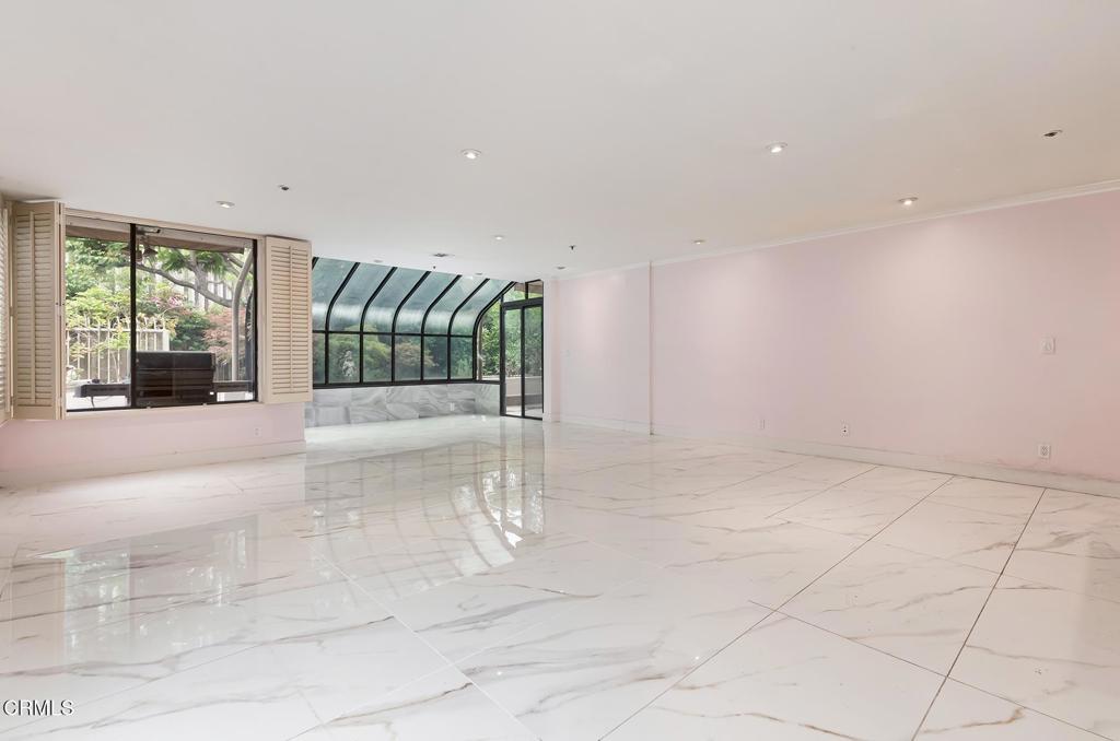 121 S Hope Street 11