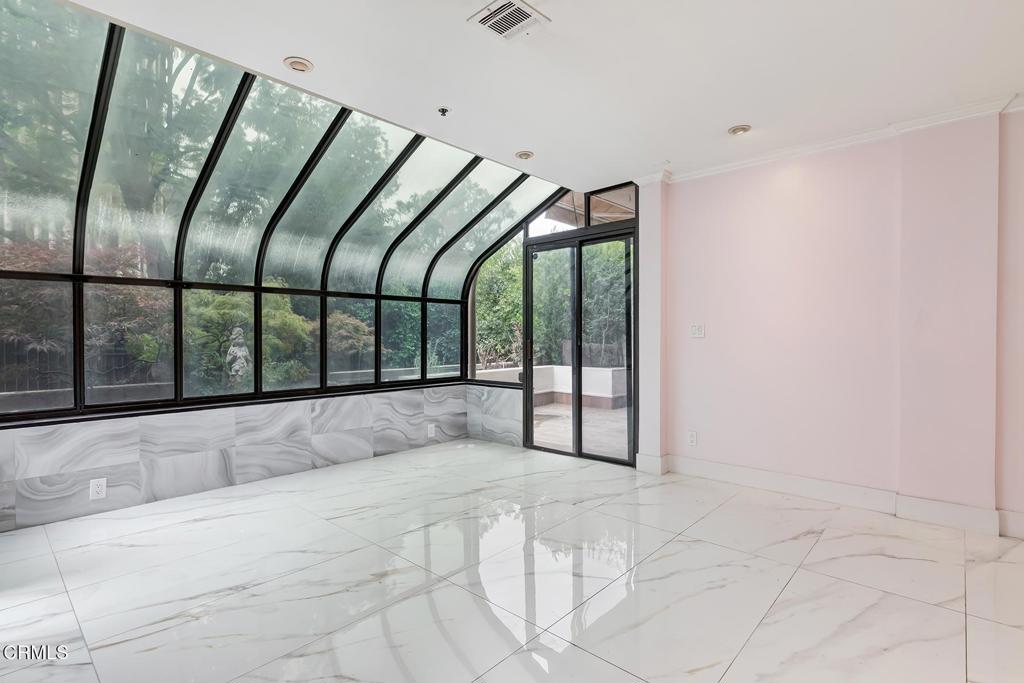 121 S Hope Street 11