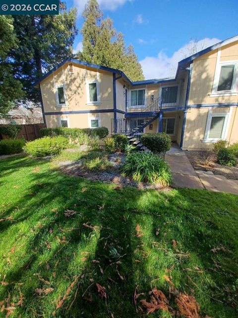 Photo of 1520 Schenone Ct Ct #15, Concord, CA 94521 (MLS # 41131423)