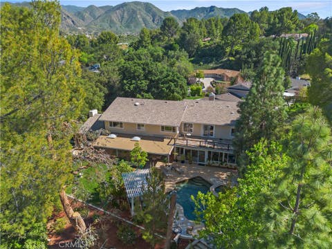 Photo of 27323 Eaglehelm Drive, Canyon Country, CA 91387 (MLS # SR26033793)