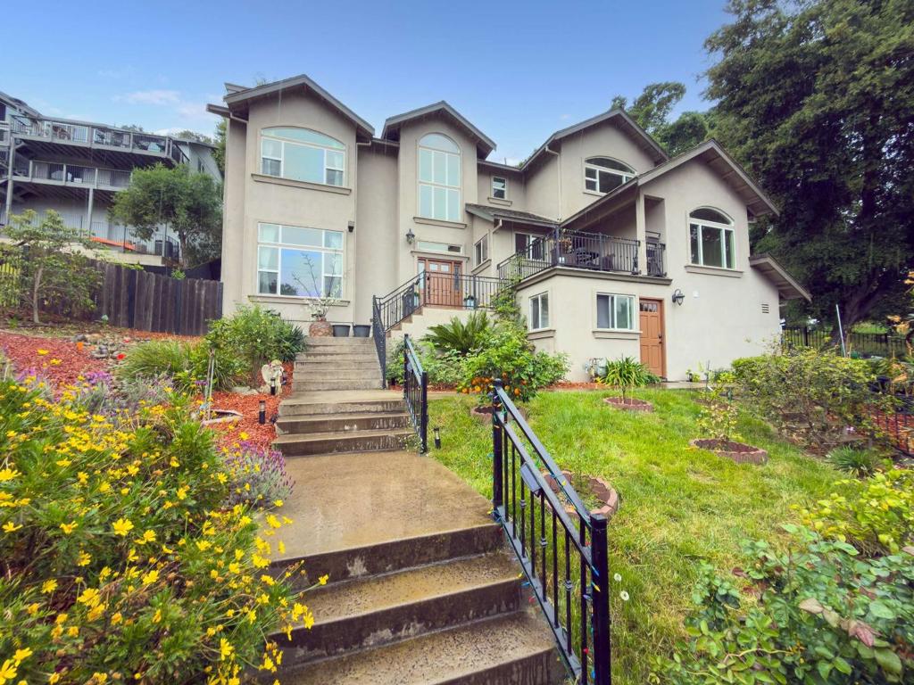 17645 Manzanita Drive