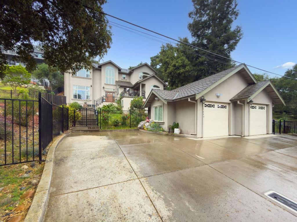 17645 Manzanita Drive