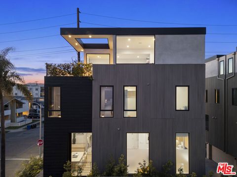 1704 Granville Avenue Los Angeles CA 90025