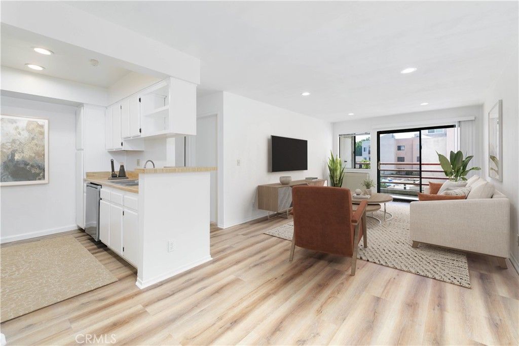 Photo of 1119 Albany Street #226, Los Angeles, CA 90015 (MLS # TR25152560)