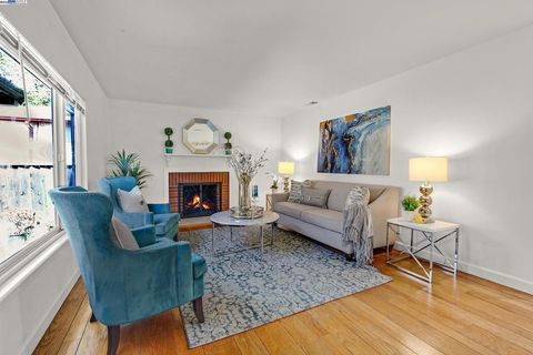 Photo of 26623 ELDRIDGE AVE Ave, Hayward, CA 94544 (MLS # 41102332)