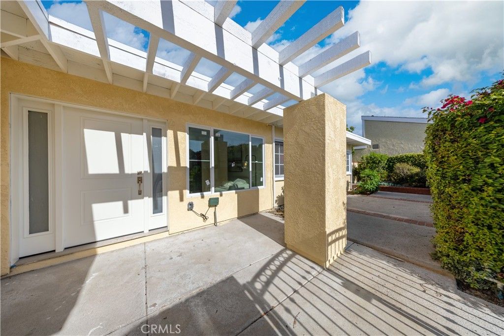 Photo of 19421 Sierra Lago Rd, Irvine, CA 92603 (MLS # WS26058733)