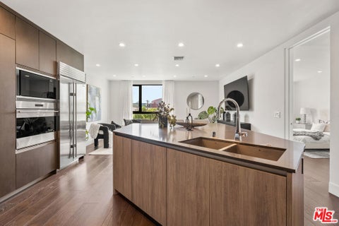Photo of 724 N Croft Avenue #301, Los Angeles, CA 90069 (MLS # 26965795)