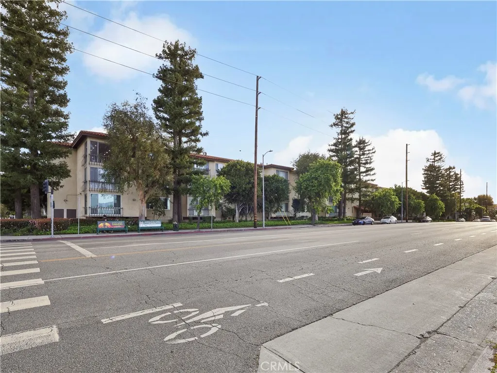 Valley Village, California 91607, United States, 2 Bedrooms Bedrooms, ,2 BathroomsBathrooms,Residential,Active,105125