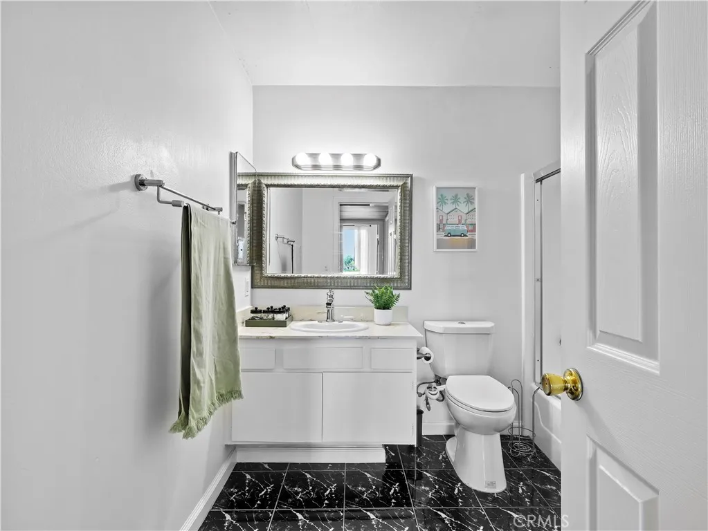 Valley Village, California 91607, United States, 2 Bedrooms Bedrooms, ,2 BathroomsBathrooms,Residential,Active,105125