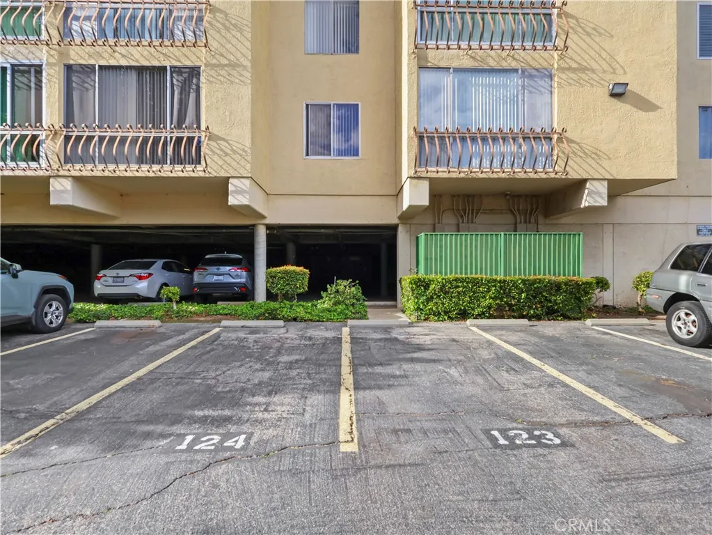 Valley Village, California 91607, United States, 2 Bedrooms Bedrooms, ,2 BathroomsBathrooms,Residential,Active,105125