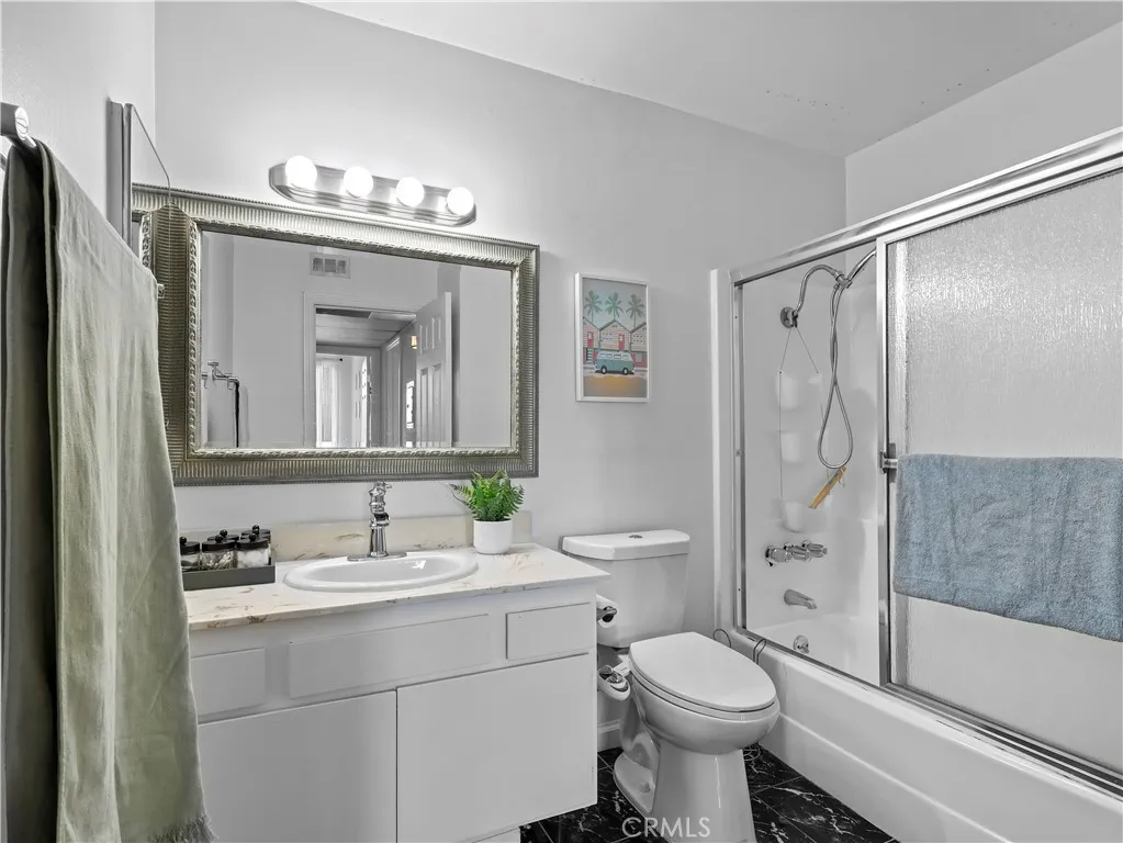 Valley Village, California 91607, United States, 2 Bedrooms Bedrooms, ,2 BathroomsBathrooms,Residential,Active,105125