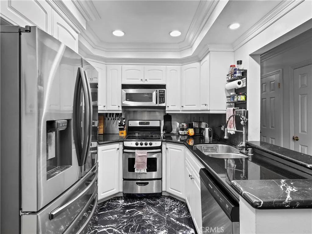 Valley Village, California 91607, United States, 2 Bedrooms Bedrooms, ,2 BathroomsBathrooms,Residential,Active,105125