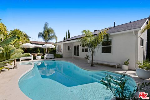 Photo of 19833 Bassett Street, Winnetka, CA 91306 (MLS # 26834367)