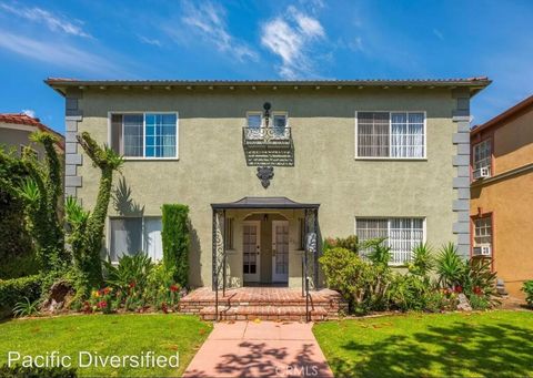 Photo of 227 S Gale Drive #4, Beverly Hills, CA 90211 (MLS # SR26106111)