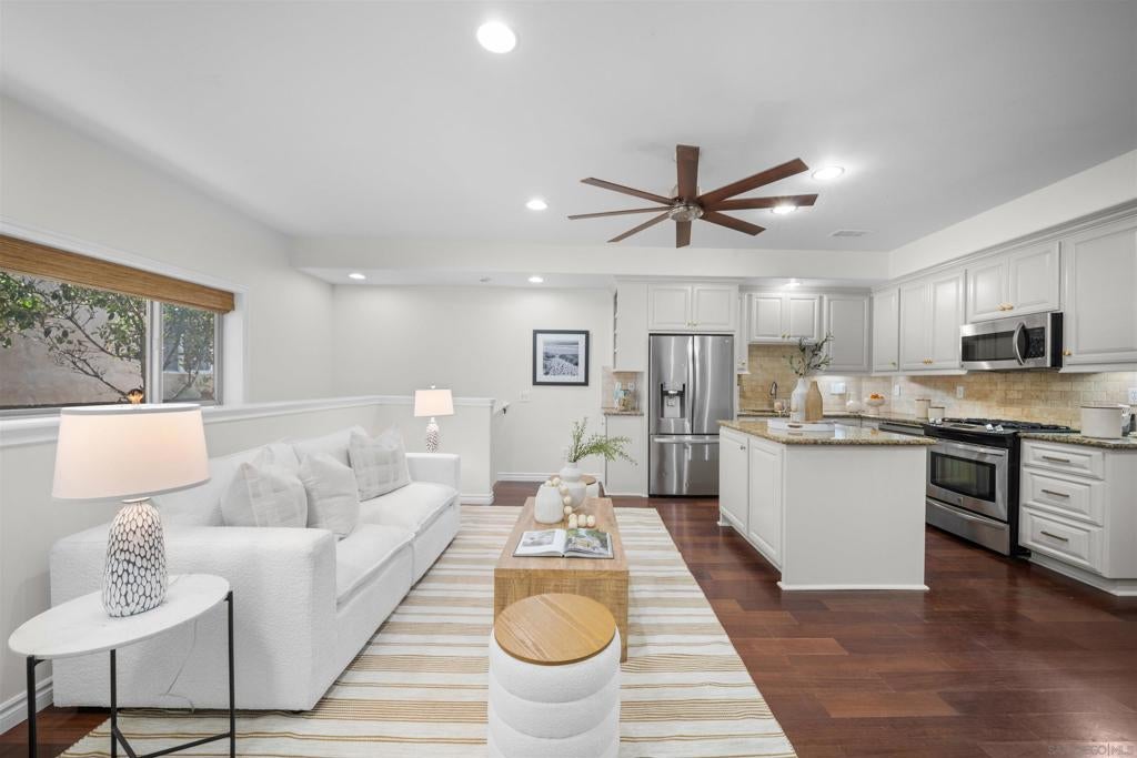 1927 Felspar ST, San Diego CA 92109