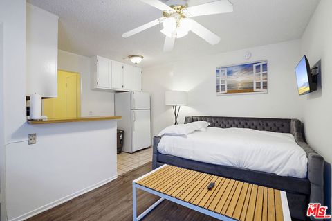 Photo of 3720 Vinton Avenue #1A, Los Angeles, CA 90034 (MLS # 25608247) Photo of 3720 Vinton Avenue #1A, Los Angeles, CA 90034 (MLS # 25608247)