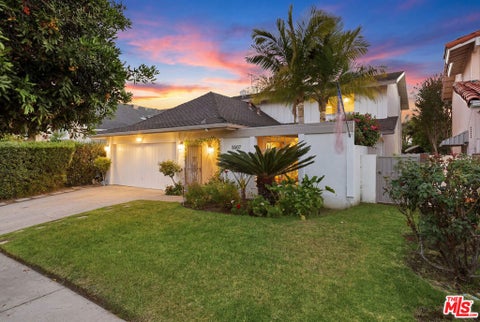 Photo of 5507 Bluebell Avenue, Valley Village, CA 91607 (MLS # 26855373)