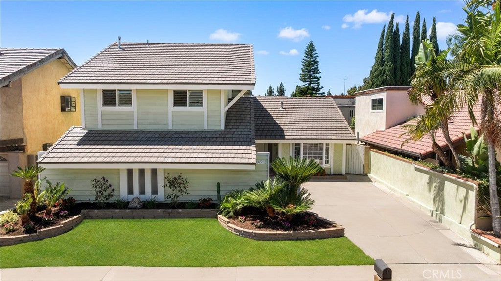 13791 Solitaire WAY