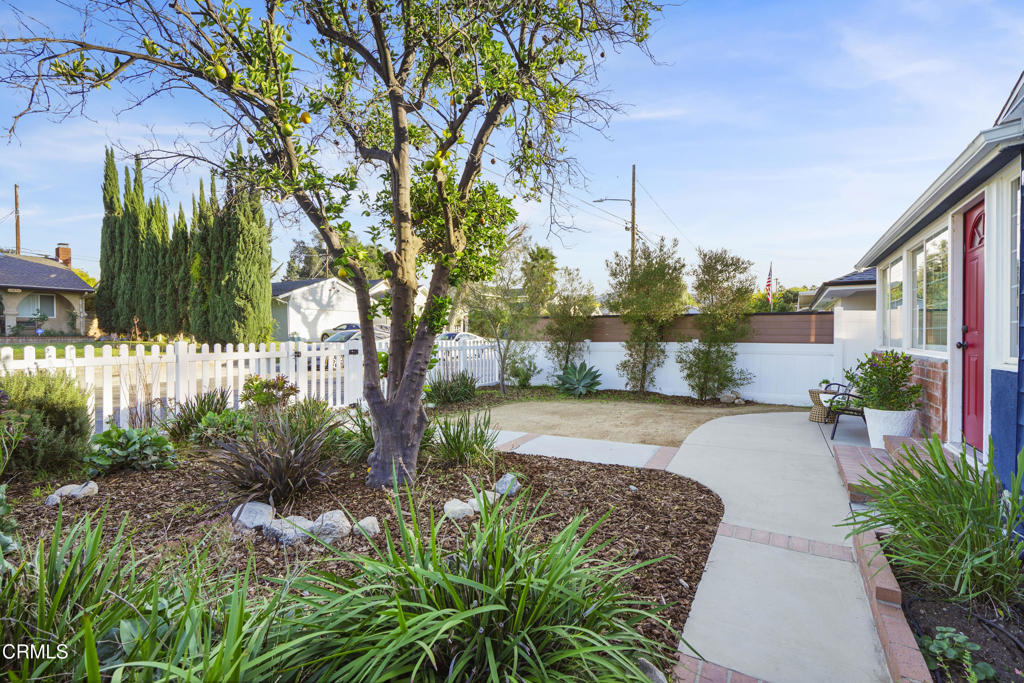 10851 Scoville Avenue